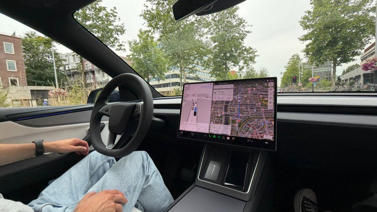 Andei no Tesla que conduz sozinho: há um problema quando chegar a Portugal