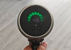 Testei este aspirador vertical e há 3 motivos para ser uma das recomendações de 2025