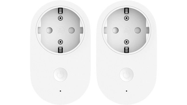 Tomadas inteligentes Xiaomi em fundo branco