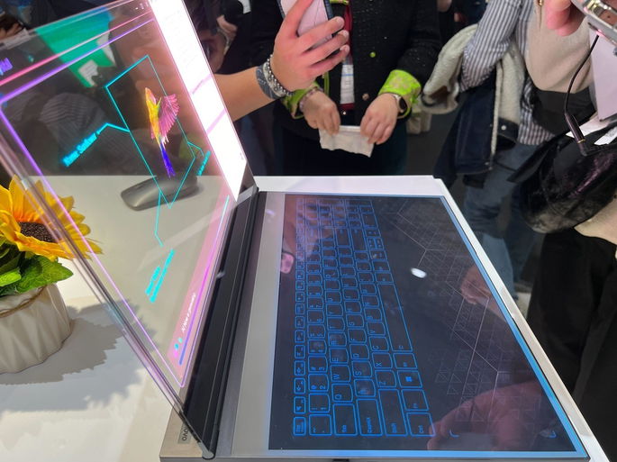 imagem do Lenovo ThinkBook Transparent Display Laptop Concept