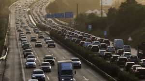 UE voltou atrás num dos seus planos mais polémicos para os carros a combustão