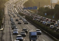 UE voltou atrás num dos seus planos mais polémicos para os carros a combustão