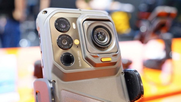 Este smartphone é o primeiro do mundo com uma câmara de ação modular