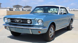 Um Ford Mustang de 1966 conduziu em modo piloto automático: eis o resultado