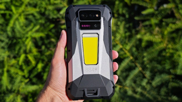 Unihertz 8849 Tank X review: telemóvel com projetor e bateria monstro