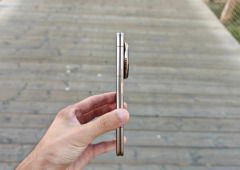 Usaram este telemóvel como saco de boxe.. literalmente! Já à venda em Portugal