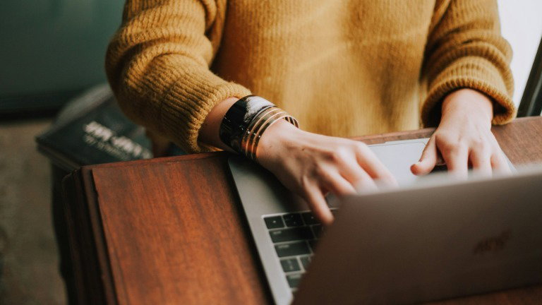 Usas ChatGPT, Gemini ou Claude? Estas regras protegem a tua privacidade e saúde mental
