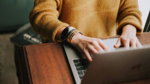 Usas ChatGPT, Gemini ou Claude? Estas regras protegem a tua privacidade e saúde mental