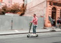Vai haver novas regras para quem anda de trotinetas e bicicletas elétricas em Portugal (e a multa é cara)