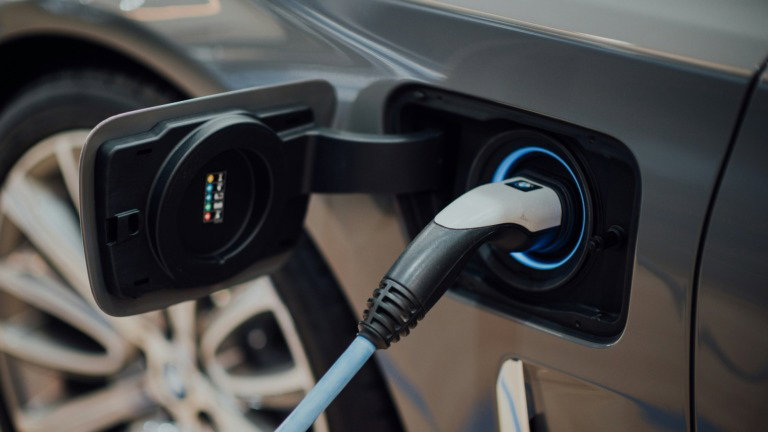Vais comprar um carro elétrico usado? Há algumas coisas que deves saber