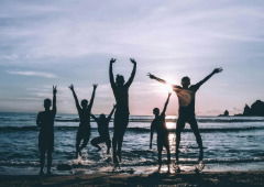 Vais de férias com amigos? Estas 4 apps podem fazer-te muito jeito