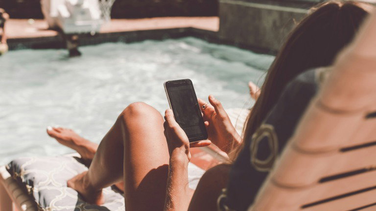 Vais de férias? Estas 5 apps não podem faltar no teu telemóvel