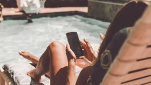 Vais de férias? Estas 5 apps não podem faltar no teu telemóvel