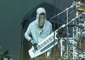 Vais querer ver este robô humanoide a tocar keytar num festival de música (vídeo)