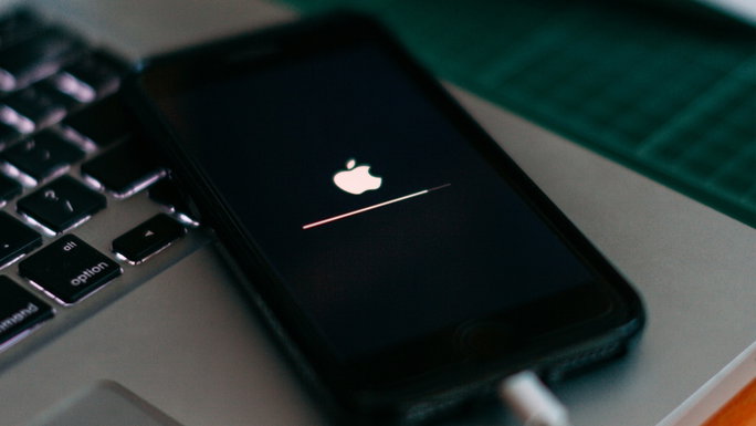 Vale a pena testar o iOS 27 beta? H&aacute; riscos que deves conhecer