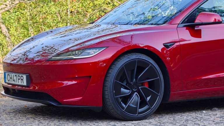 Vendas de carros disparam em Portugal e Tesla lidera em setembro