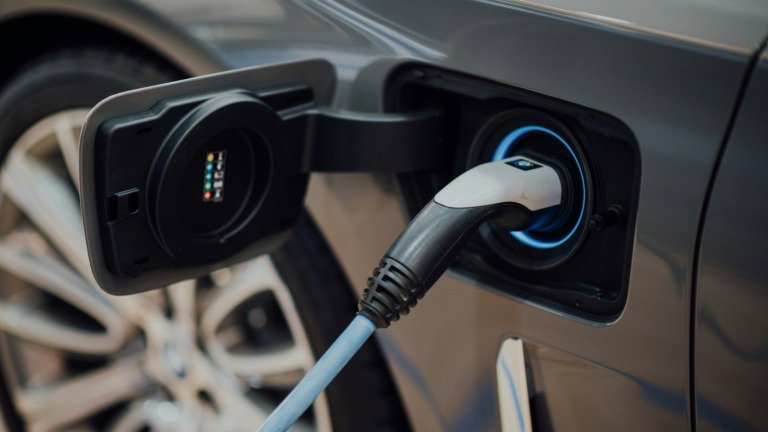 Viajar de carro elétrico vai ficar muito mais simples. Eis o porquê