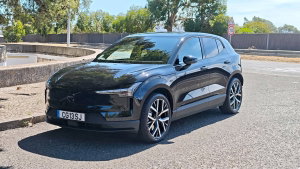 Conduzi o Volvo EX30: o elétrico onde o tamanho engana