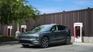 Volvo integra rede Tesla Supercharger na app da marca e simplifica carregamento elétrico na Europa