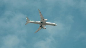 Voo da EasyJet desviado após alerta com powerbank a bordo