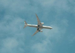 Voo da EasyJet desviado após alerta com powerbank a bordo