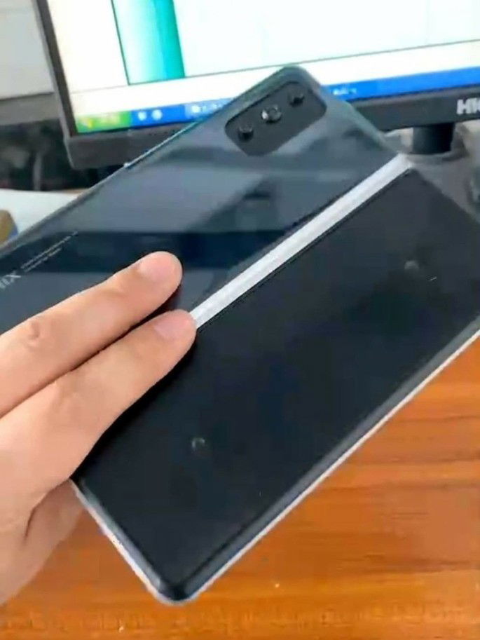 Alegado molde do Xiaomi Mi MIX Fold