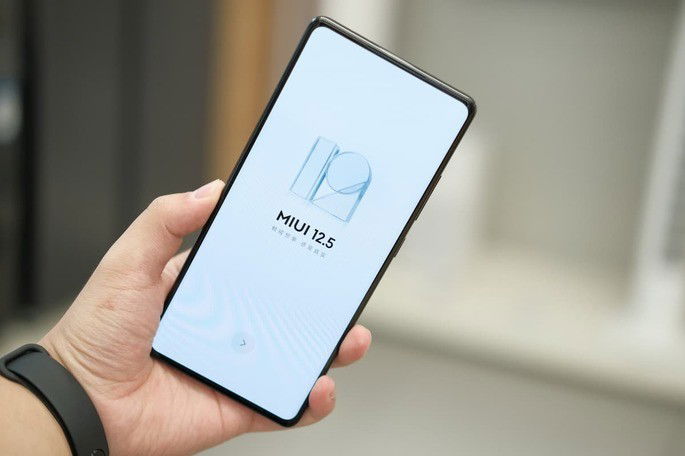 Este é o Xiaomi Mi MIX 4. Crédito