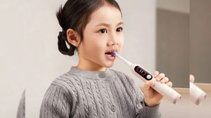 Xiaomi cria escova com IA para ensinar os miúdos a lavar os dentes corretamente