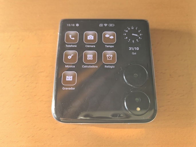 Xiaomi Mix Flip ecrã exterior