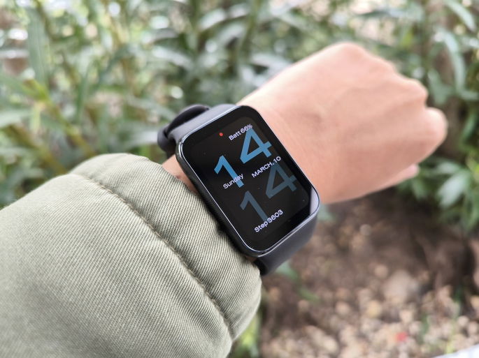 ecrã da Xiaomi Smartband 8 Pro ao ar livre