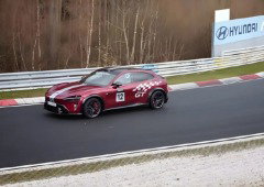 Xiaomi YU7 GT aparece sem camuflagem em testes em pista europeia