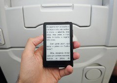 Testei o Xteink X3: eReader tão pequeno que cabe em qualquer lado